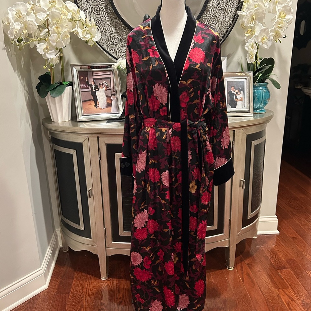 Halston Heritage Floral Kimono / Robe with Black Accents .